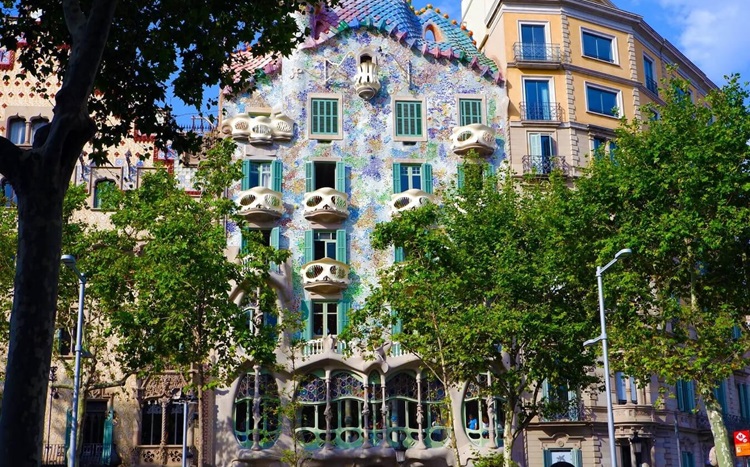 Barcelona-Casa-Batllo Antoni Gaudi's Casa Batllo on Passeig de Gracia in Barcelona
