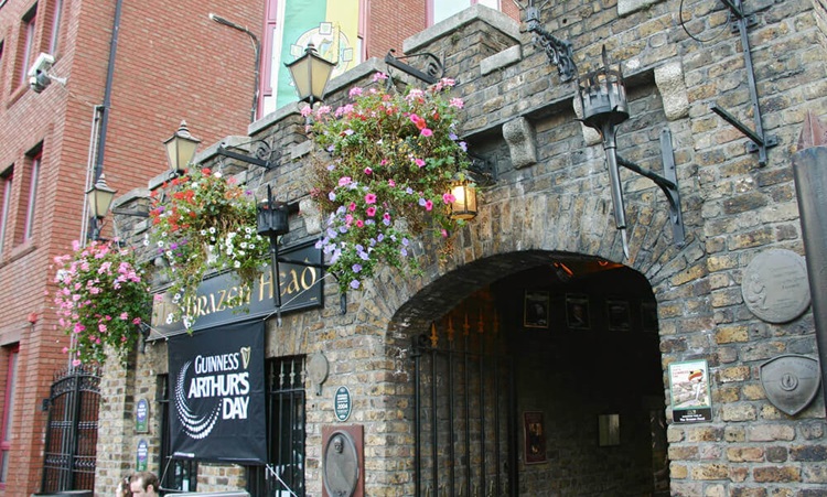 Dublin-Pub-The-Brazen-Head The Brazen Head Pub on Usher's Quay, one of the best country pubs in Dublin City