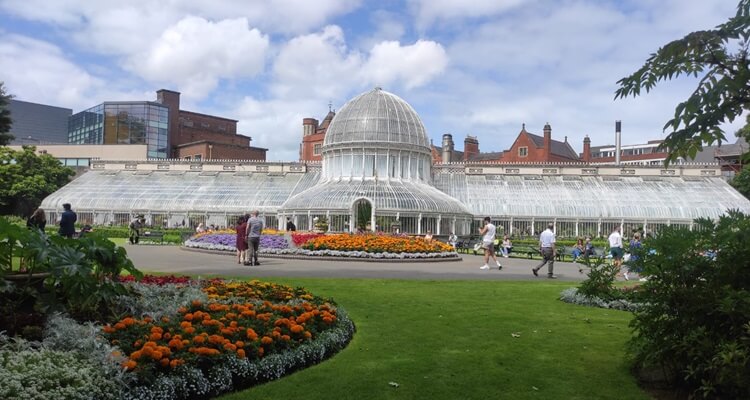 Belfast_Botanic Gardens The Botanic Gardens in Belfast during the summer