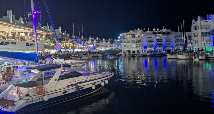 Benalmadena_Marina_Night Patrons enjoying the restaurants of the Benalmadena Marina at night